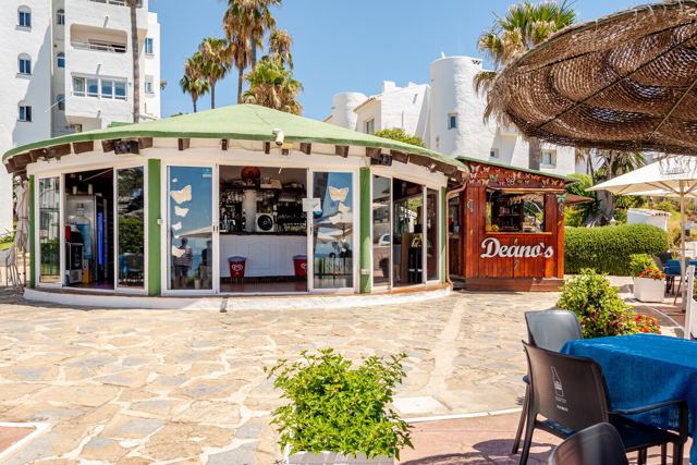 Strandbar direkt neben der Wohnung