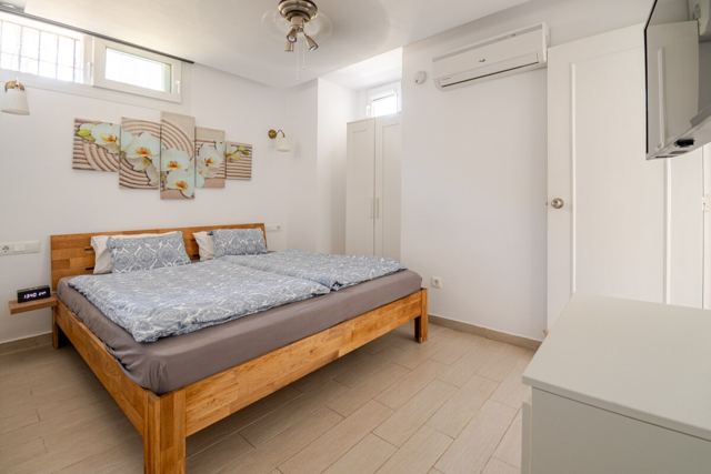Hauptschlafzimmer mit Kingsize-Bett