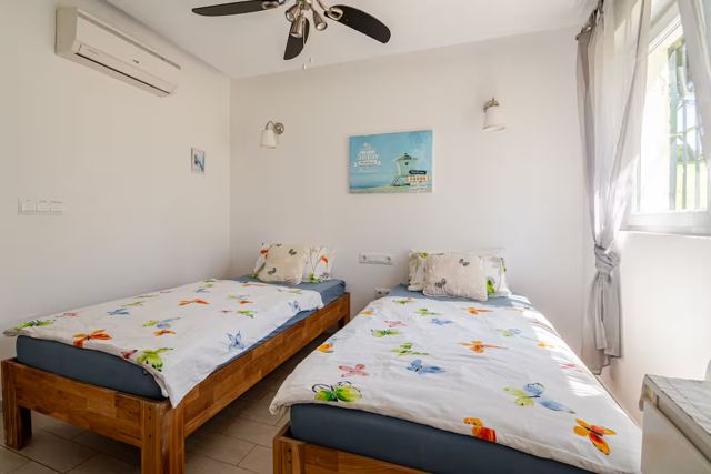 Zweites Schlafzimmer, Blick zum Fenster